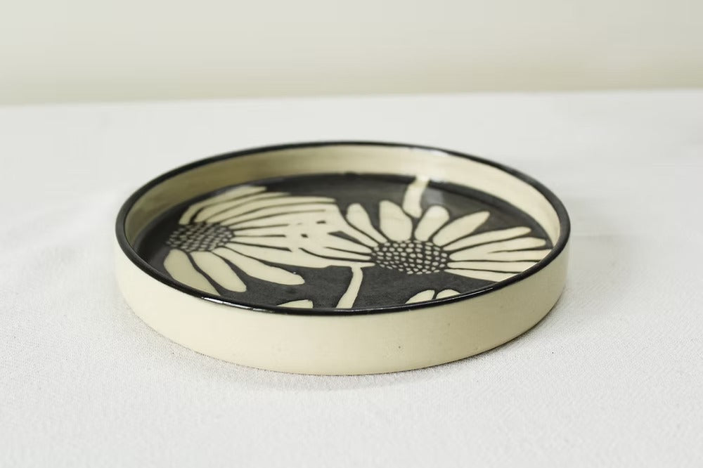 Midnight Daisy Plate